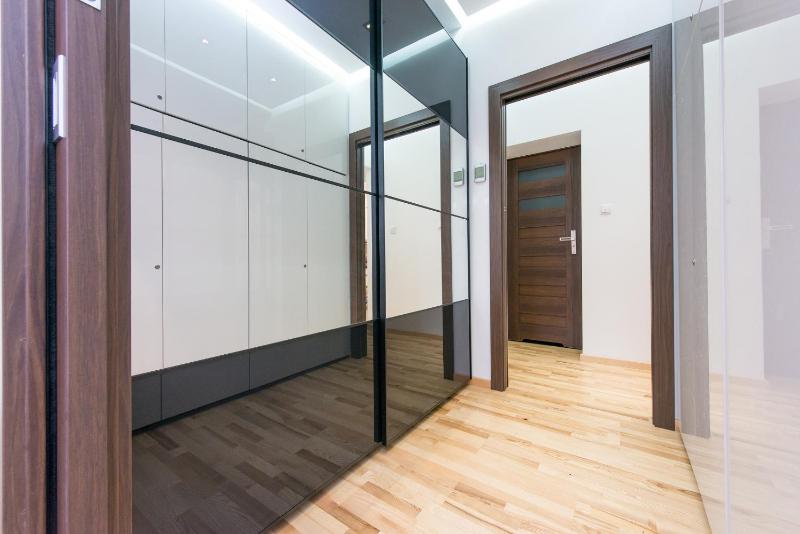 Superior One-Bedroom Apartment - 21/21a Rynek Starego Miasta Street image 1