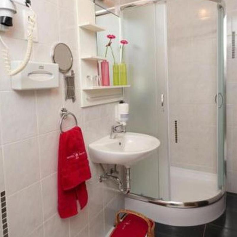 Budget Double Room image 4