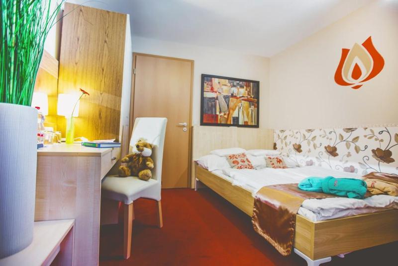 Budget Double Room image 3