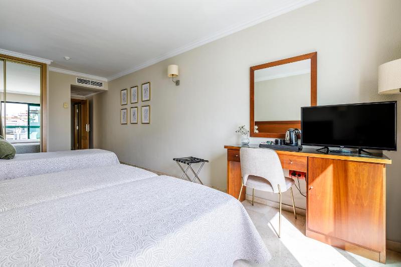Hotel Torremar - Mares - image 3