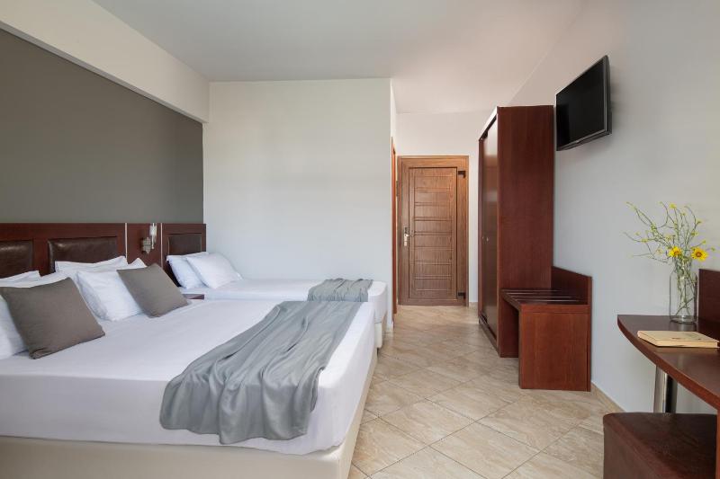 Comfort Triple Room image 4