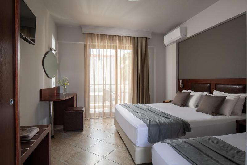 Comfort Triple Room image 3