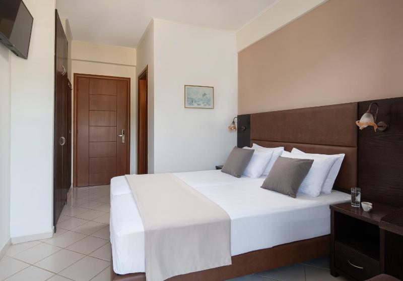 Double or Twin Room image 3