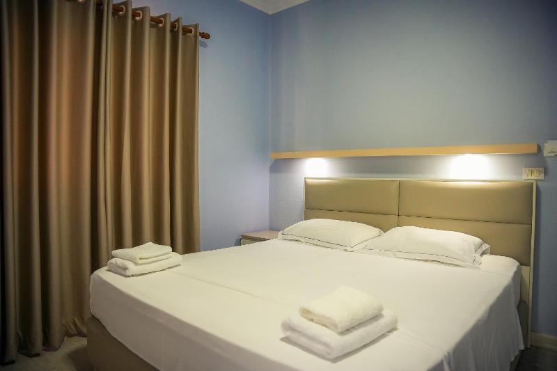 Double Room with Balcony image 4
