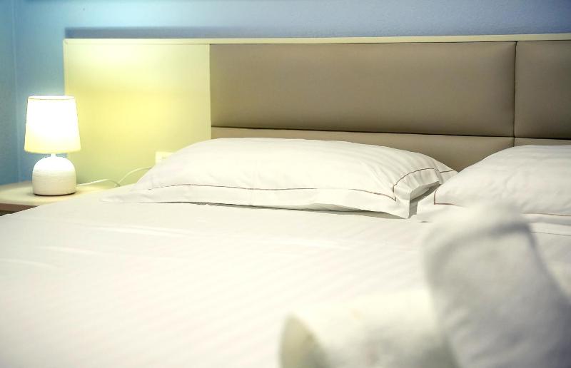 Triple Room with Balcony Sea View image 3