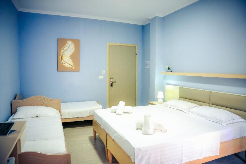 Quadruple Room with Balcony image 1