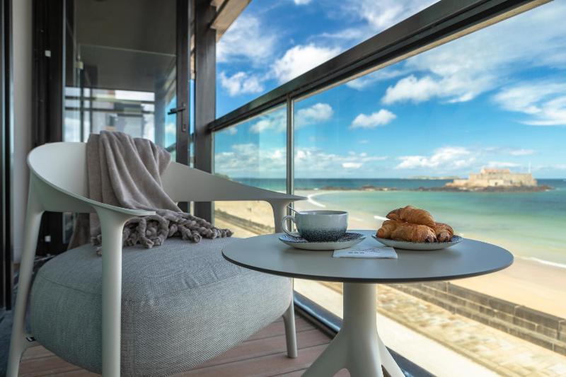 Prestige Double Room with Ocean View image 1