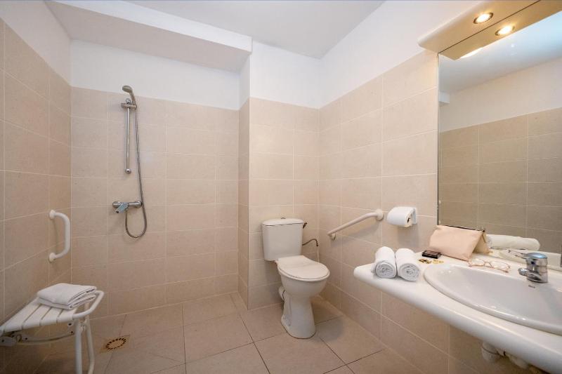 One-Bedroom Apartment (4 Adults) image 3