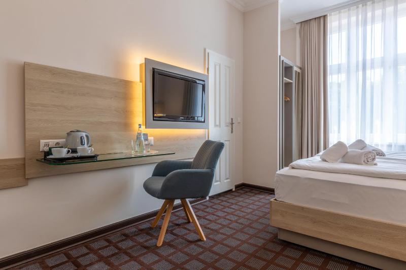 Double Room - Lake Side image 3
