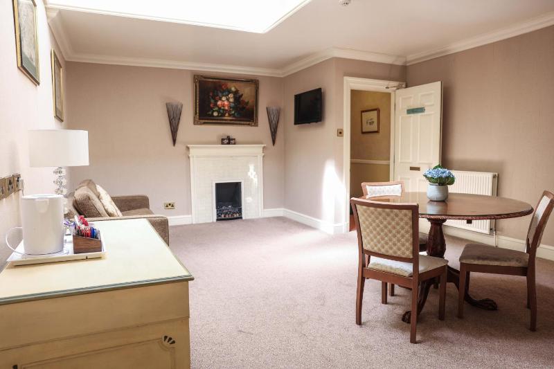 Deluxe Double Room image 2