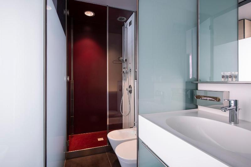 Small Double Room image 1