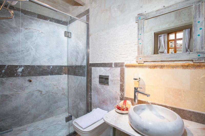 Stone King Suite image 4