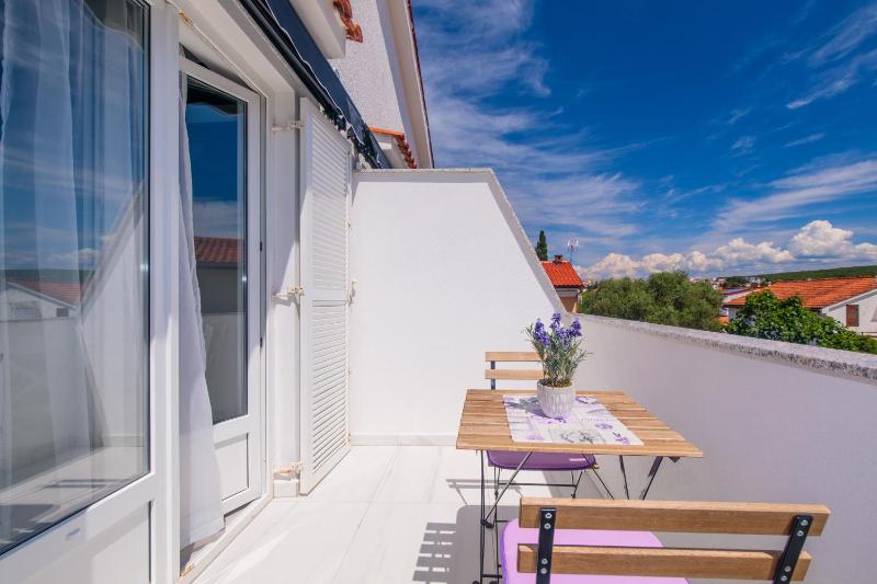 One-Bedroom Apartment image 3