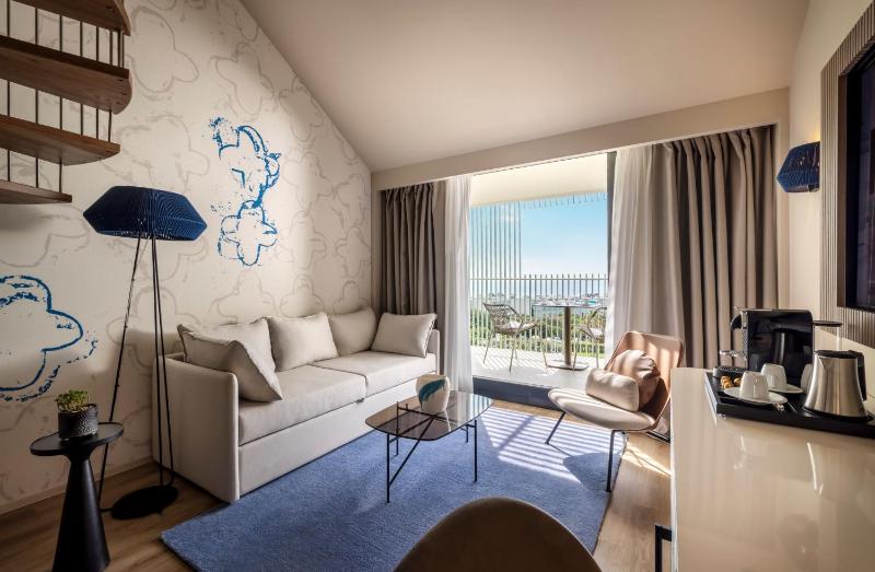 V level Suite for 2+2 Seaview image 3