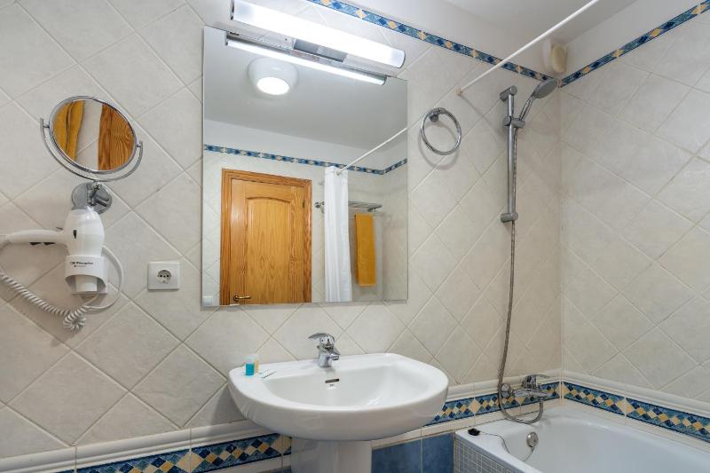 One-Bedroom Apartment (1 Adult + 1 Child) image 2