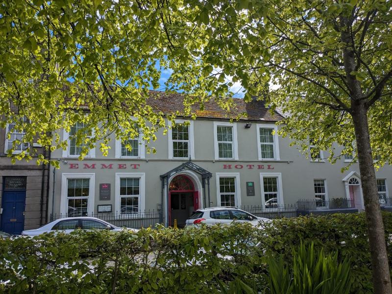 Emmet Hotel - image 1