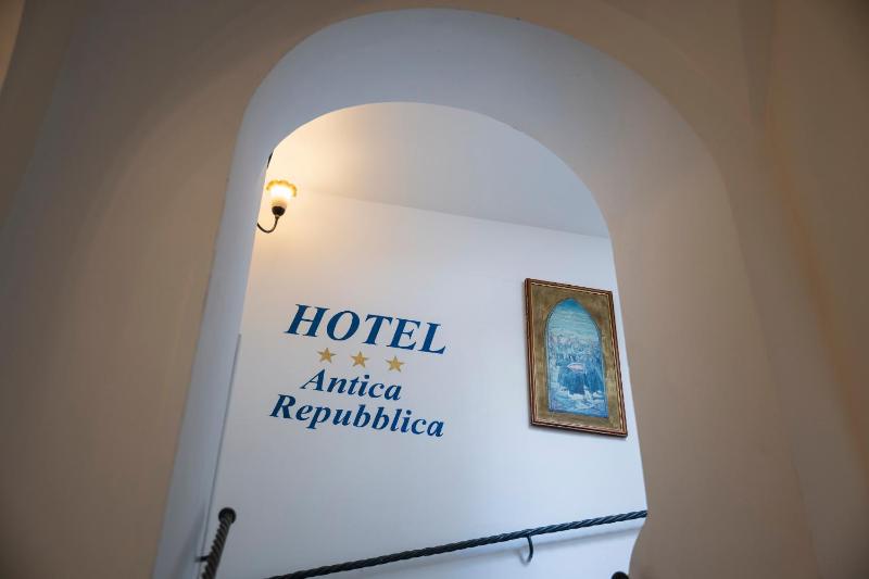 Hotel Antica Repubblica in the historical center 2 minutes awayat 170mt from the Sea - image 32