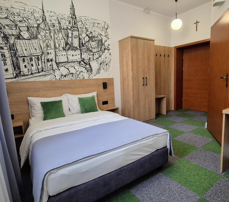 Standard Queen Room image 4
