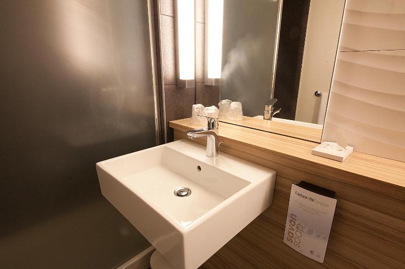 Twin Room image 2