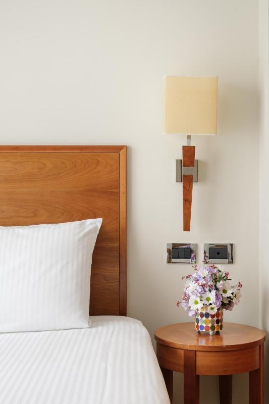 Single Room With French Bed image 3