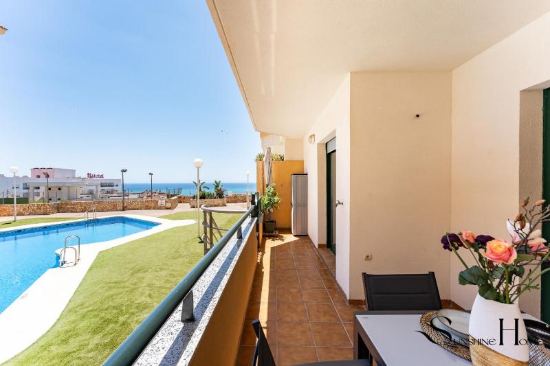 Elegant 2 Bed 2 Bath Apartment Pool Views Parking - image 21