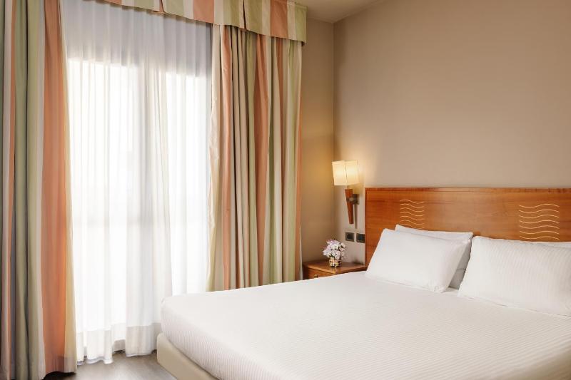 Classic Triple Room image 2