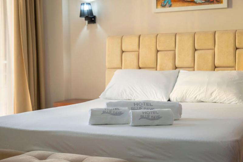 Suite with Sea View image 3