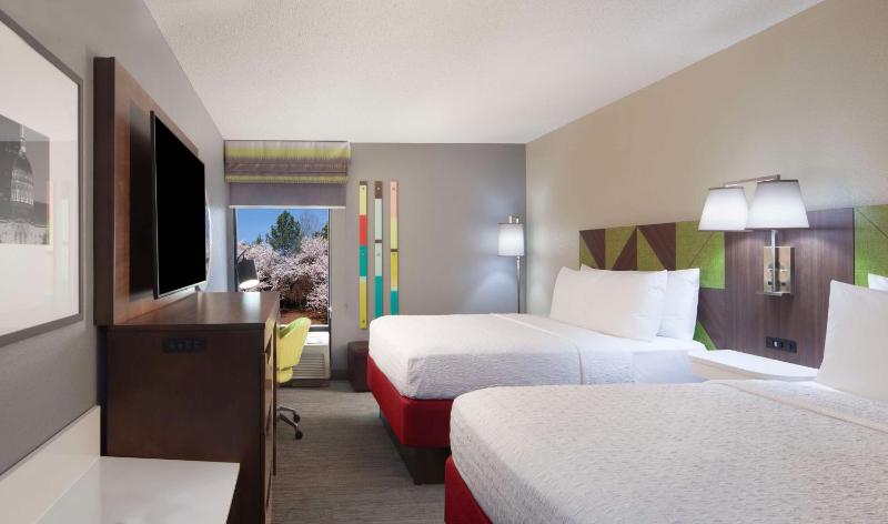 Queen Room with Two Queen Beds - Non-Smoking image 1