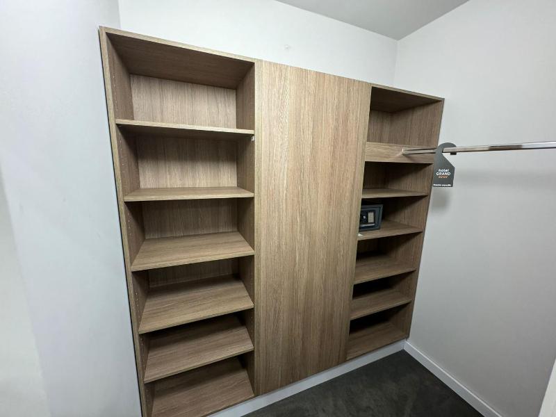 Deluxe One-Bedroom Apartment image 4