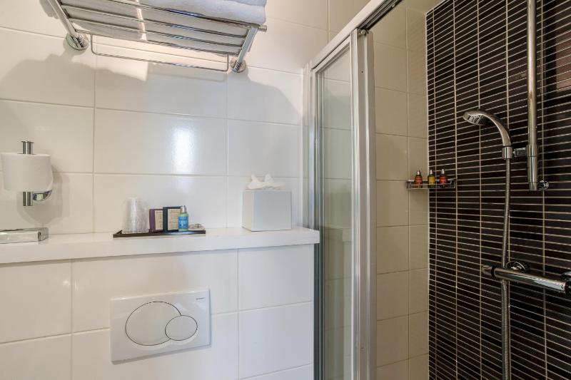 Small Classic Double Room image 2