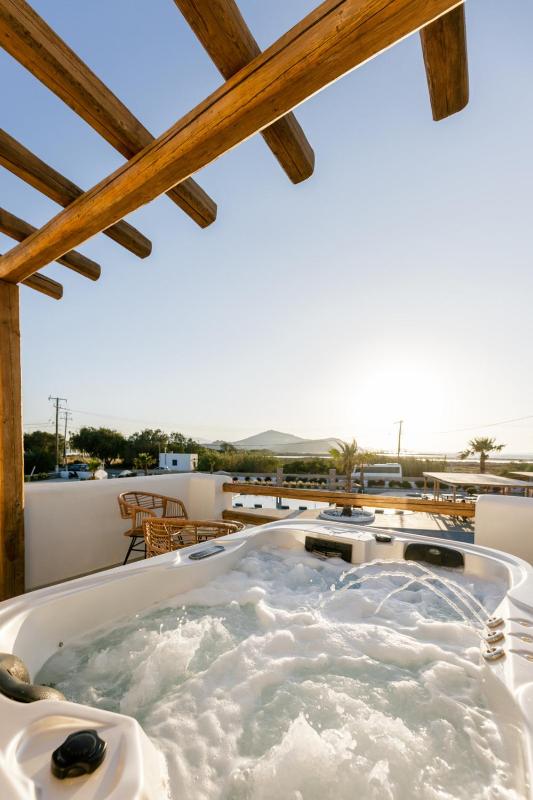 Grand Suite with Private Outdoor Hot Tub, Hammam & Sea View image 3