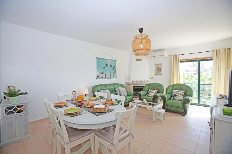 Quinta dos Pinheiros Apartments - image 2