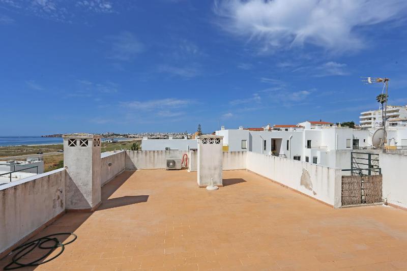 Quinta dos Pinheiros Apartments - image 9