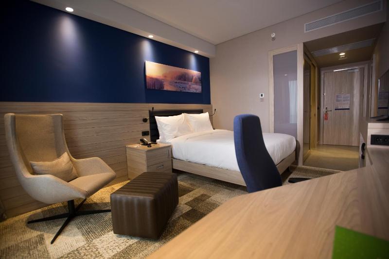 Queen Room - Non-Smoking image 1