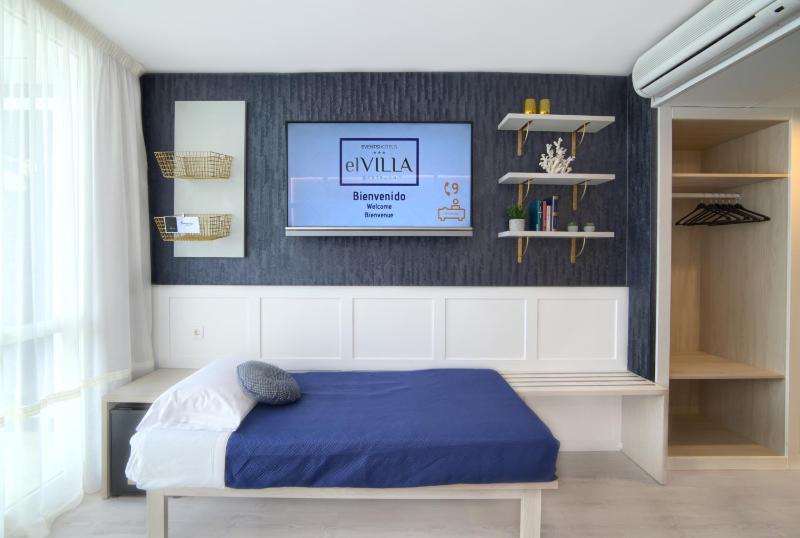 Deluxe Double Room with Terrace image 2