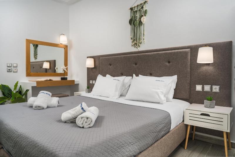 Deluxe Double Room with Sea View image 1