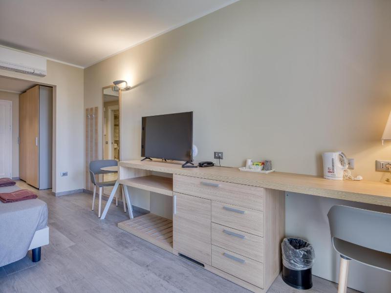Panoramic Double or Twin Room image 4