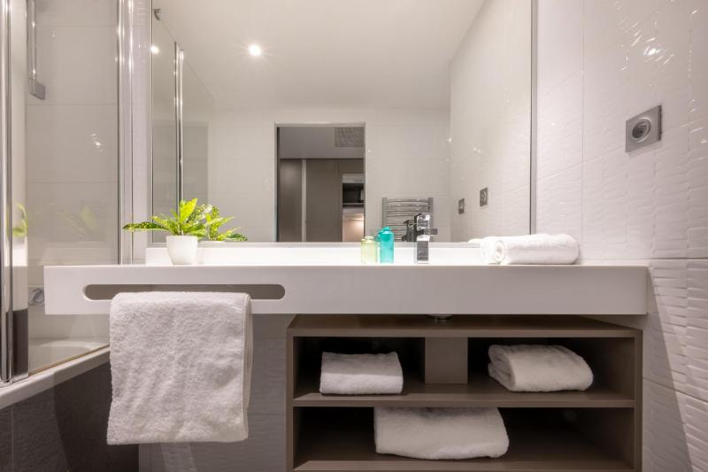 One-Bedroom Apartment image 4