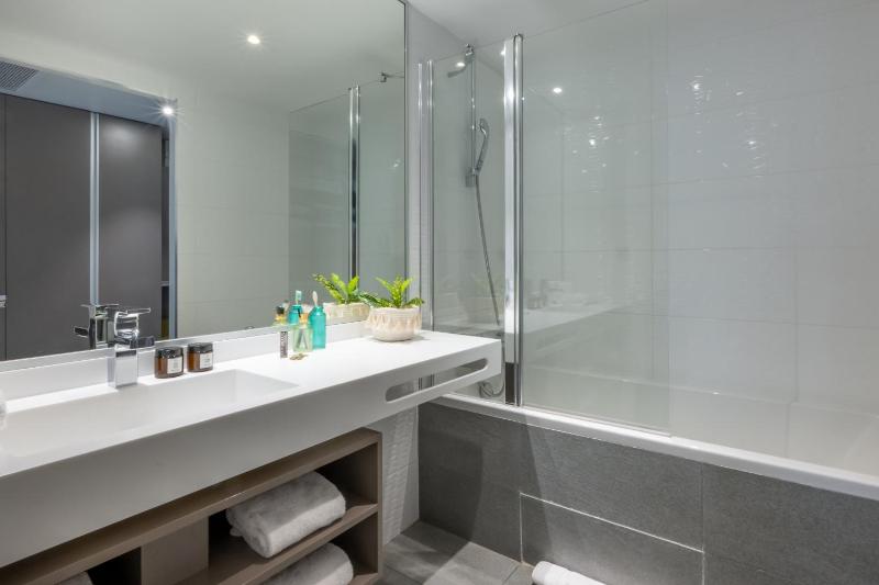 One-Bedroom Apartment image 3