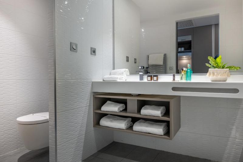 One-Bedroom Apartment image 2