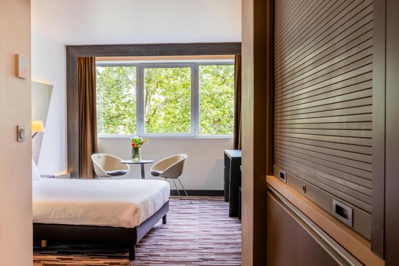 Standard Double Room image 1
