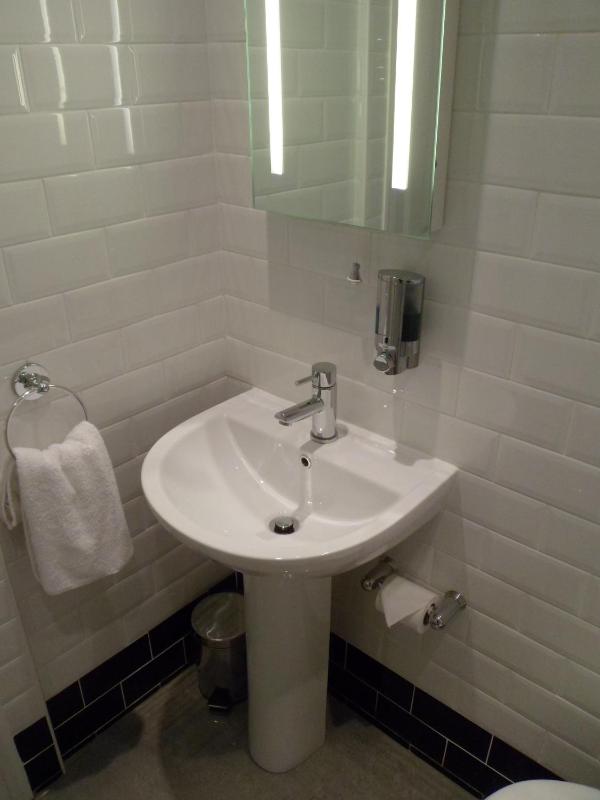 Double Room with Shared Bathroom image 2