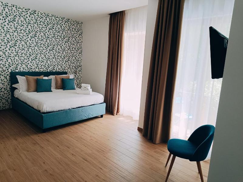  Triple Room image 2