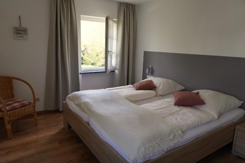 Apartment with 2 Bedrooms and Balcony image 1