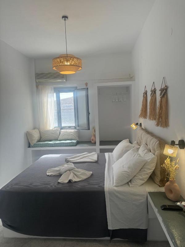 Double Room with Balcony image 1