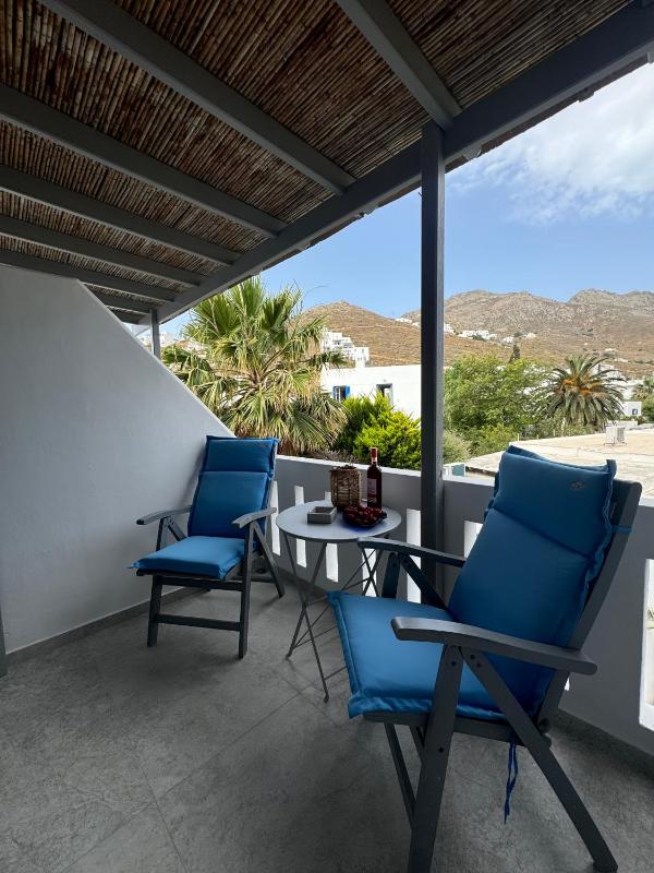 Double Room with Balcony image 4