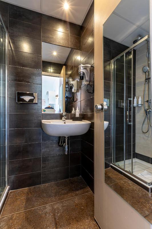 Double Room Eiffel image 3