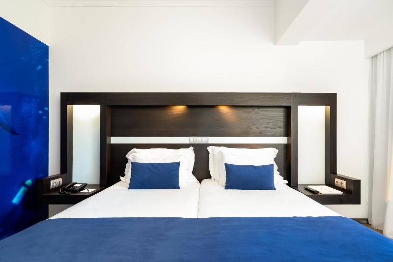 Standard Double or Twin Room image 4