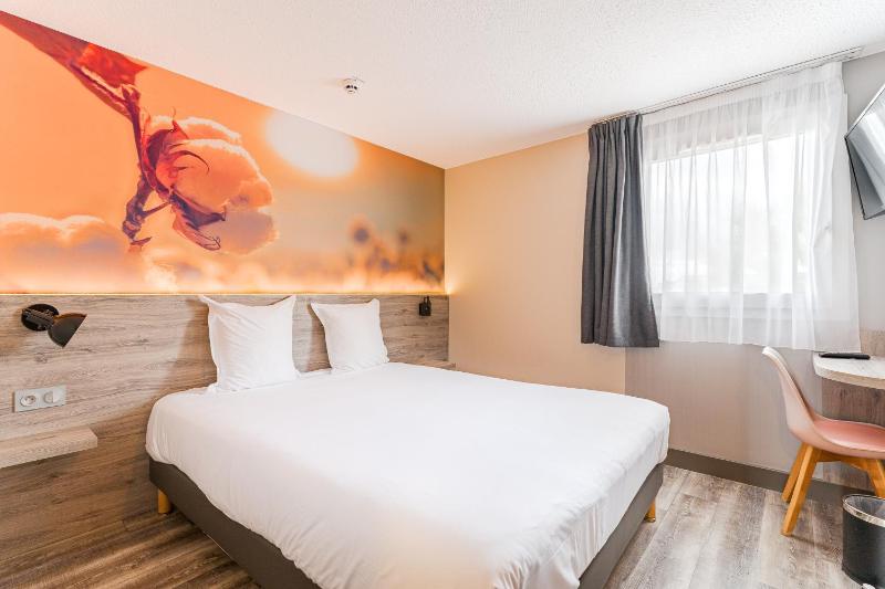 Standard Double Room image 2
