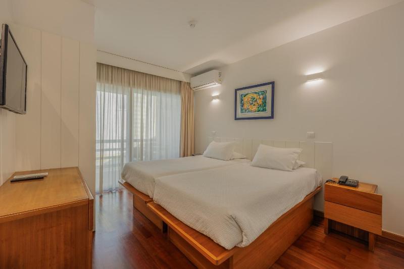 Twin Room image 3